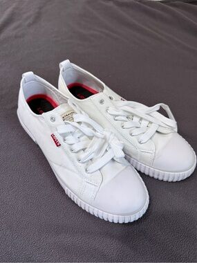 Levi's White Canvas Low Top Lace Up Sneakers Size 8.5
